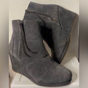 Toms Suede Grey Women’s Desert Wedge Tassel Ankle Booties Heels Side Zip Sz. 8